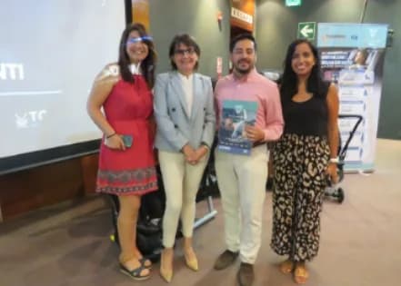 Representantes de Touring e Infanti en el lanzamiento de Viaje Seguro